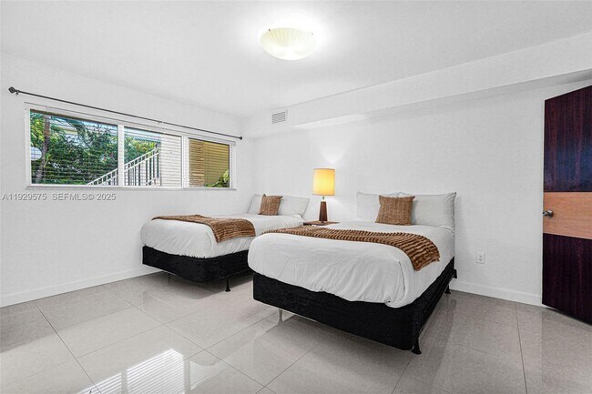 Building Photo - 1035 94th St