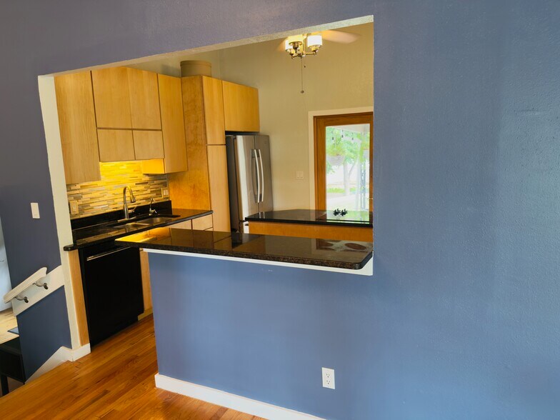 Building Photo - 2874 S Willow Ct