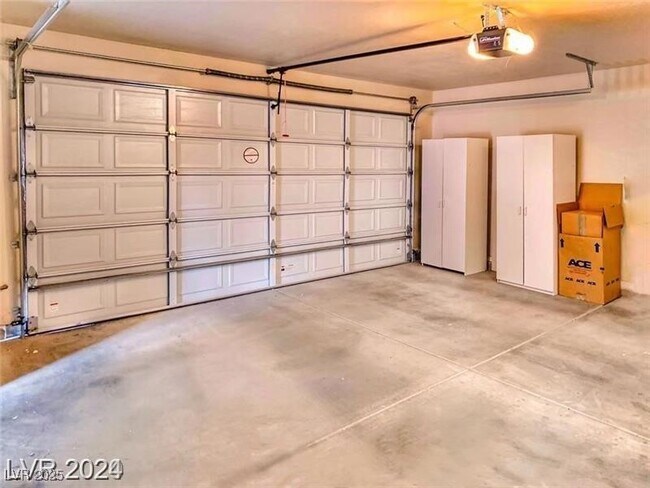 Building Photo - 10487 Howling Coyote Ave