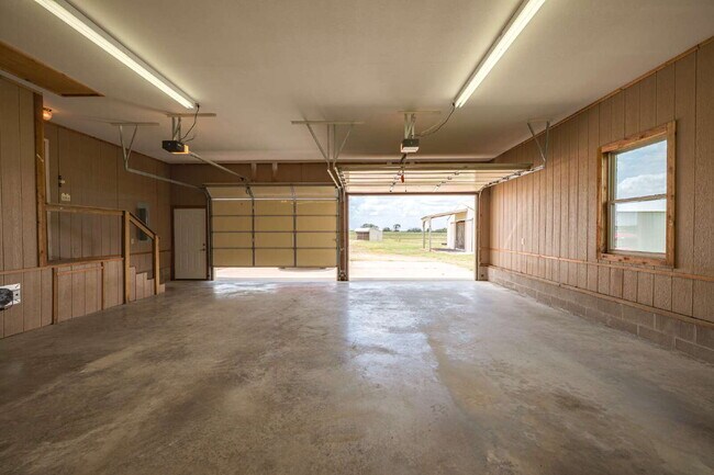 Building Photo - 3 - Bedroom 2 - Bath with 2 - Car Garage