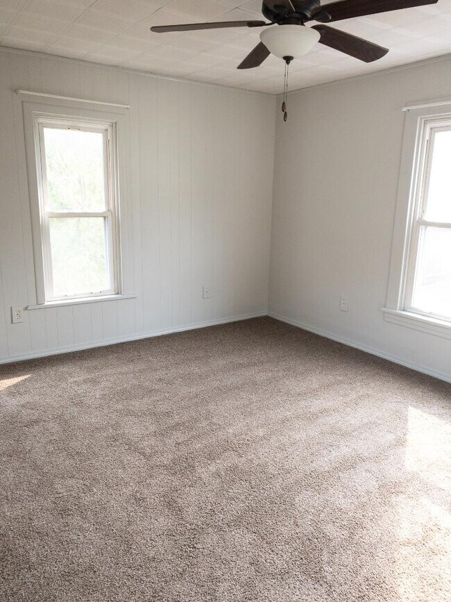 Building Photo - 737 Grove Ave