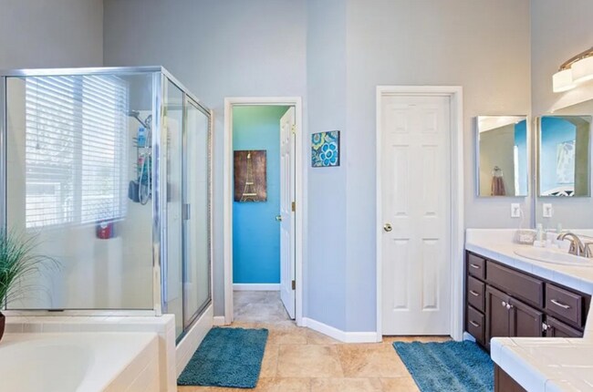 Building Photo - 2085 Pinehurst Ct