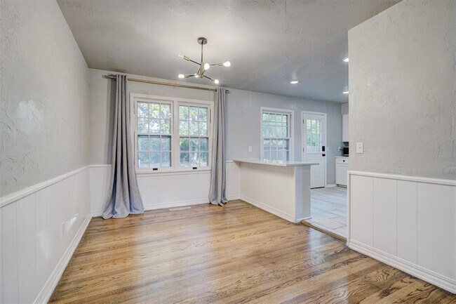 Building Photo - 2433 Gladstone Terrace