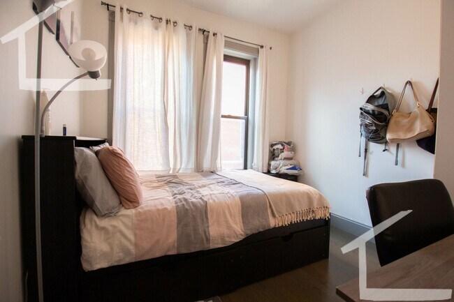 Building Photo - Minutes to Berklee, NEU & BU