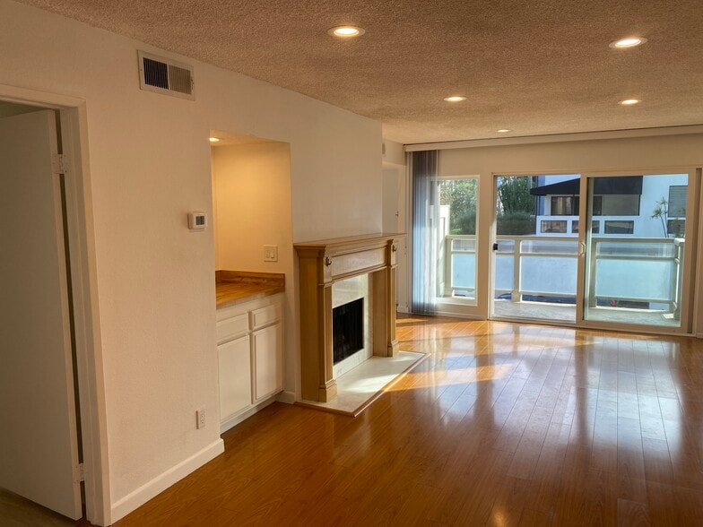 Living Room - 4200 Via Dolce