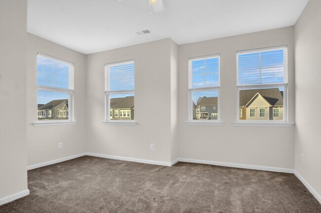 Building Photo - Spacious 3 Bedroom 3.5 Bath Townhome with Finished Basement & First-Floor Suite Near I-64