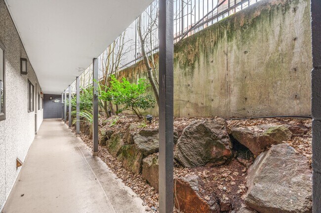 Building Photo - 1-Bed, 1-Bath 818sqft Condo in Capitol Hill for Rent — Parking, In-Unit Washer/Dryer & Space Need...
