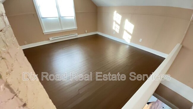 Building Photo - 2107 Queen Ave