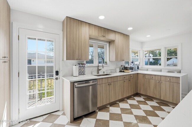 Building Photo - 227 Chatham Ave