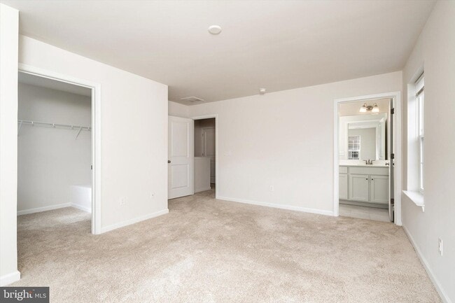 Building Photo - 59 Peregrine Way