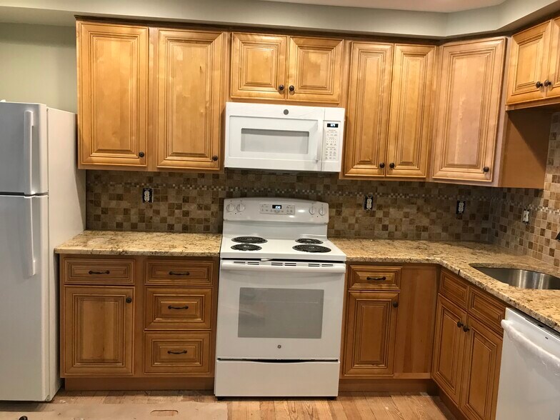 Building Photo - 4 Harding St