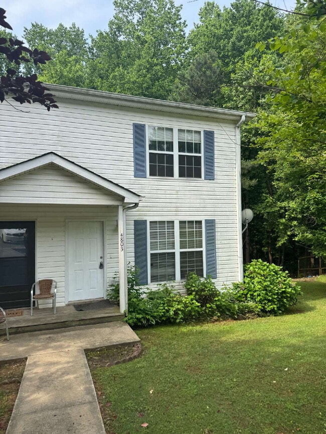 Building Photo - Spacious duplex available in Flowery Branch