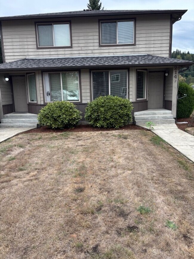 Building Photo - Prime Orting Townhome