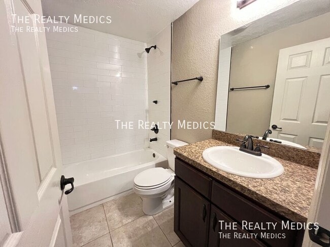 Building Photo - 2427 SW 168th Loop