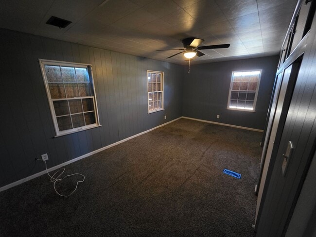 Building Photo - Nice Updated 3bd/1bath