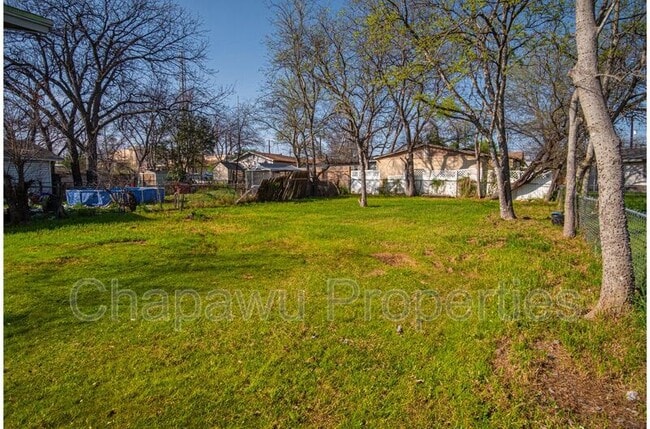 Building Photo - 819 Larry St