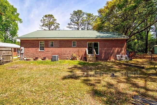 Building Photo - 220 Rose Ave