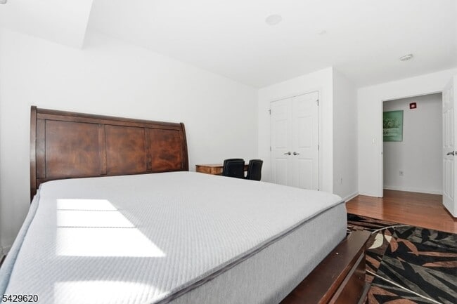 Building Photo - 594-596 Jefferson Avenue Unit 104
