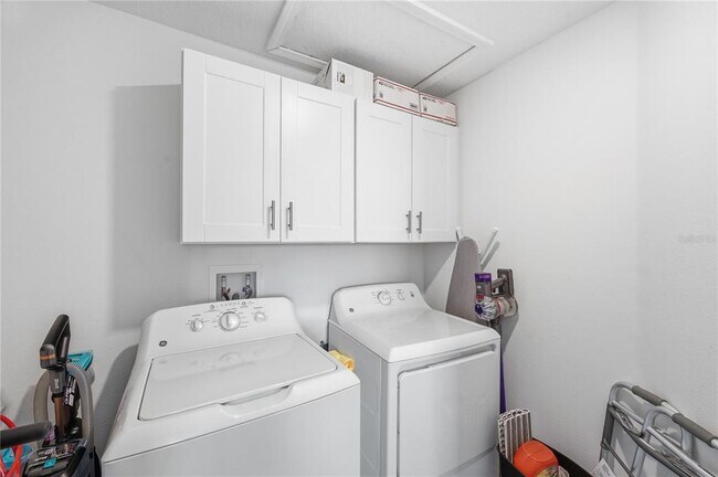 Building Photo - 9735 Ashworth Pl
