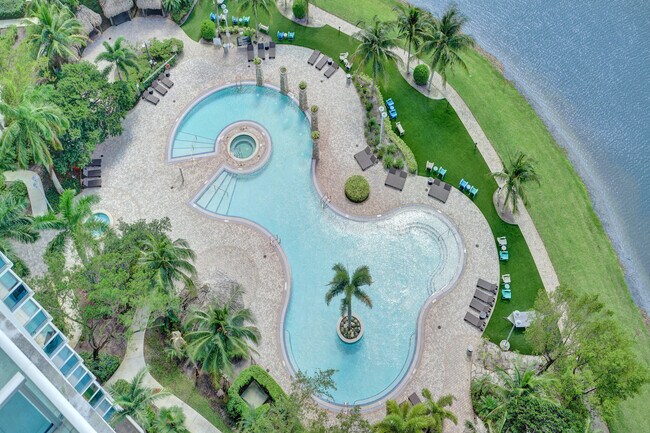 Building Photo - 2641 N Flamingo Rd