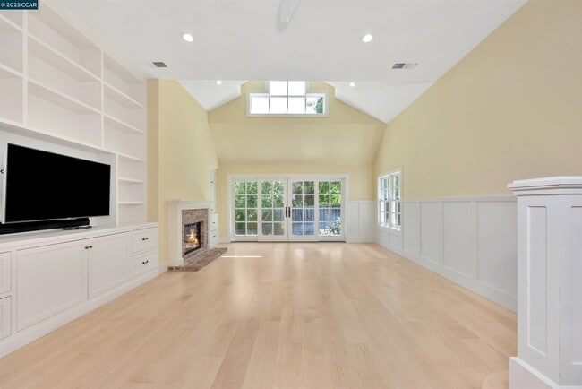 Building Photo - 772 John Way