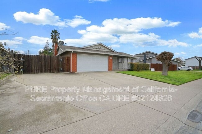 Building Photo - 2140 W La Loma Dr