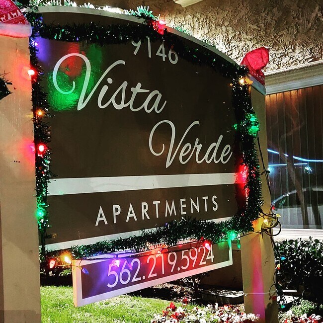 Building Photo - 9146 Somerset Blvd