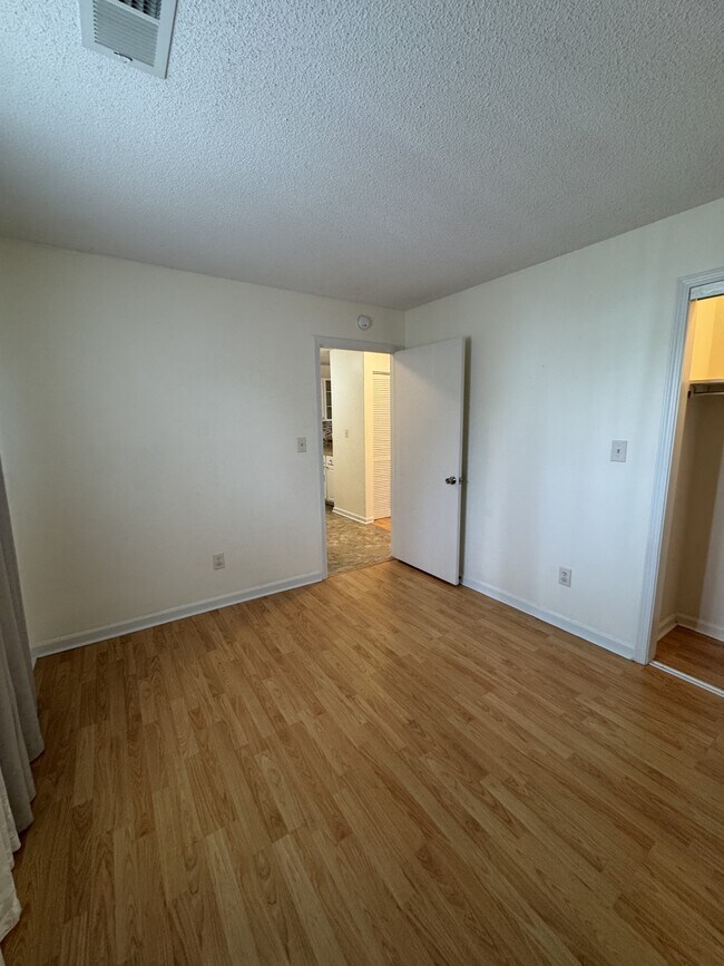 Building Photo - 7700 Porcher Dr