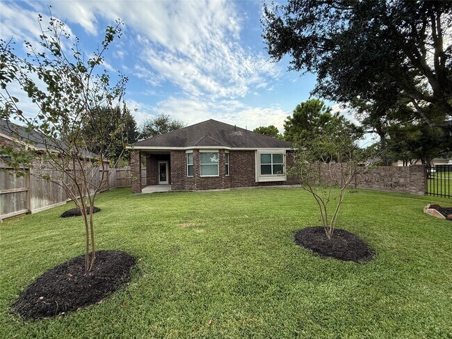 Building Photo - 13115 Southern Valley Dr