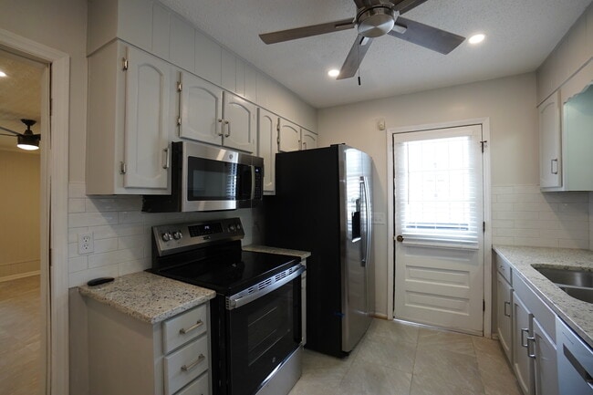 Building Photo - 505 Westchester Dr