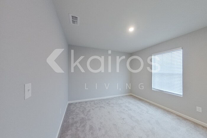 Building Photo - 229 Topaz Ln