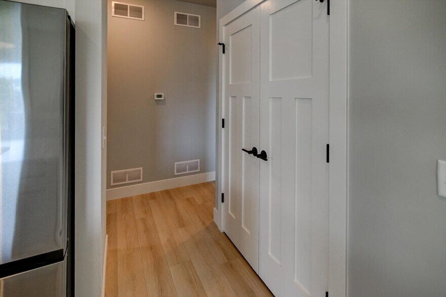 Building Photo - 2949 Blue Grass Dr