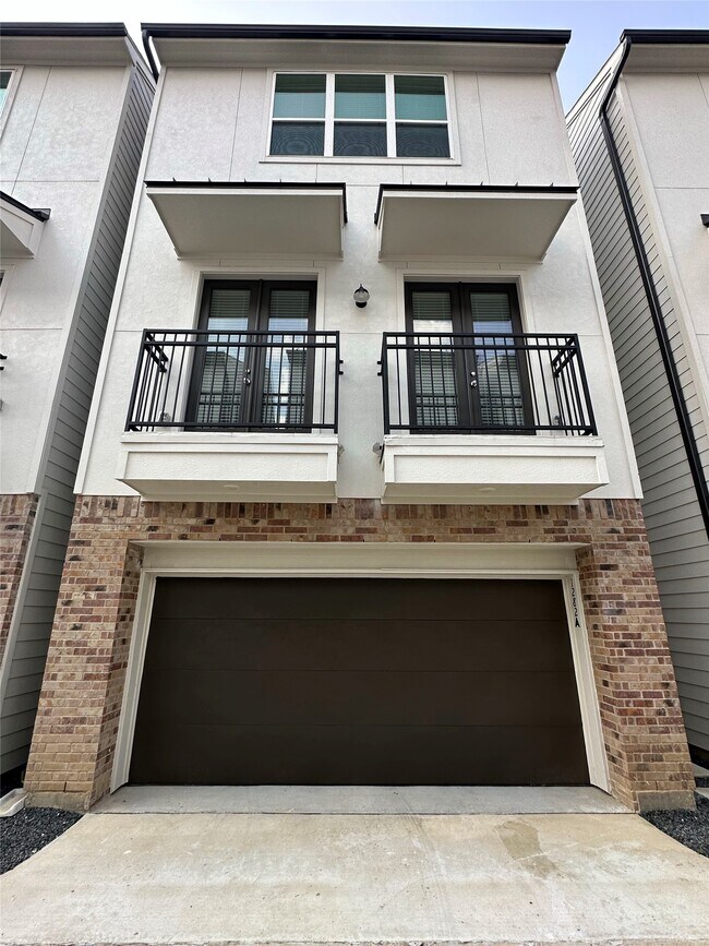 Building Photo - 1282 N Post Oak Rd