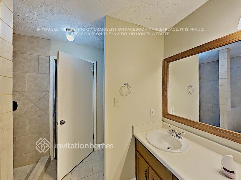 Building Photo - 4010 Derby Dr