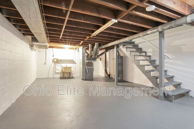 Building Photo - 898 Racine Ave