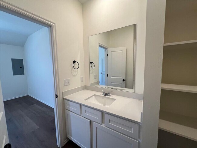 Building Photo - 302 Aaran Way