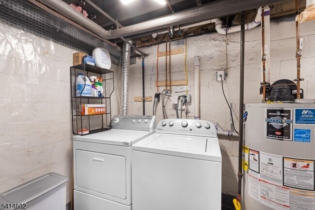 Building Photo - 83 Chestnut Hill Dr W