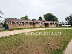 Building Photo - 1204 Williamsburg Dr