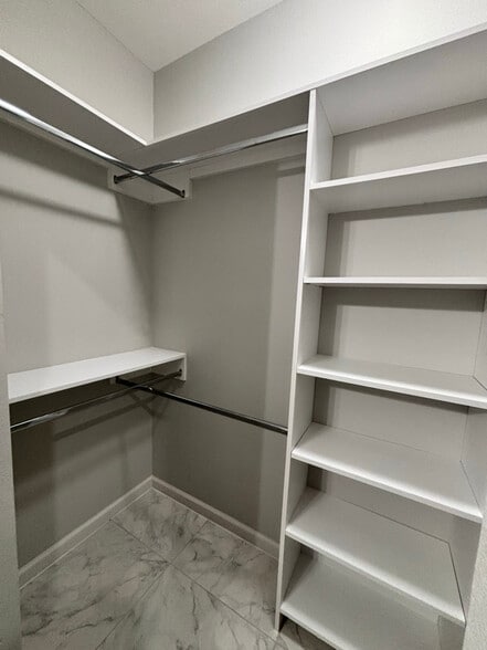 Building Photo - 703 Pedro St