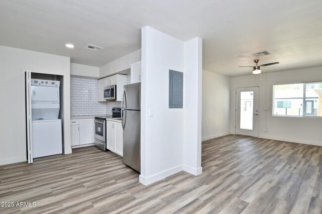 Building Photo - 312 N Hartford St