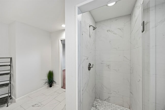 Building Photo - 4914 Ventura Ln
