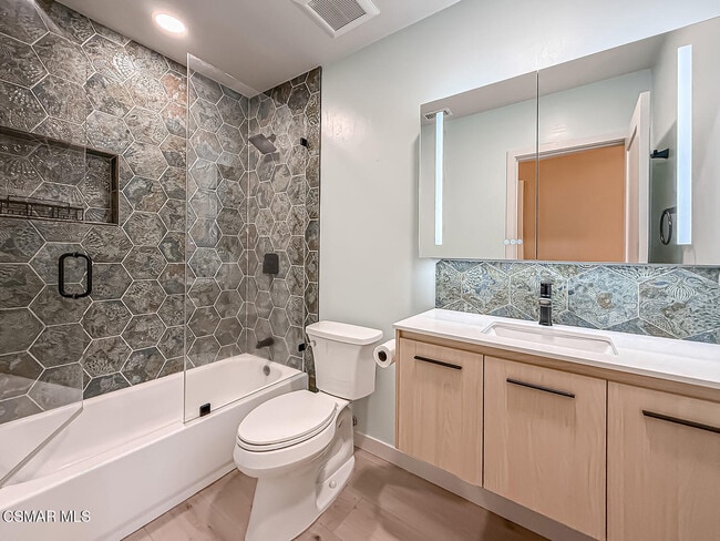 Building Photo - 21 Westbury St