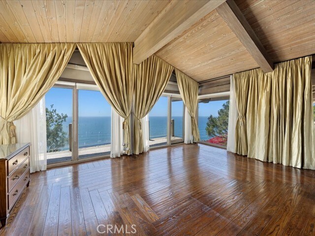 Building Photo - 709 Paseo Del Mar