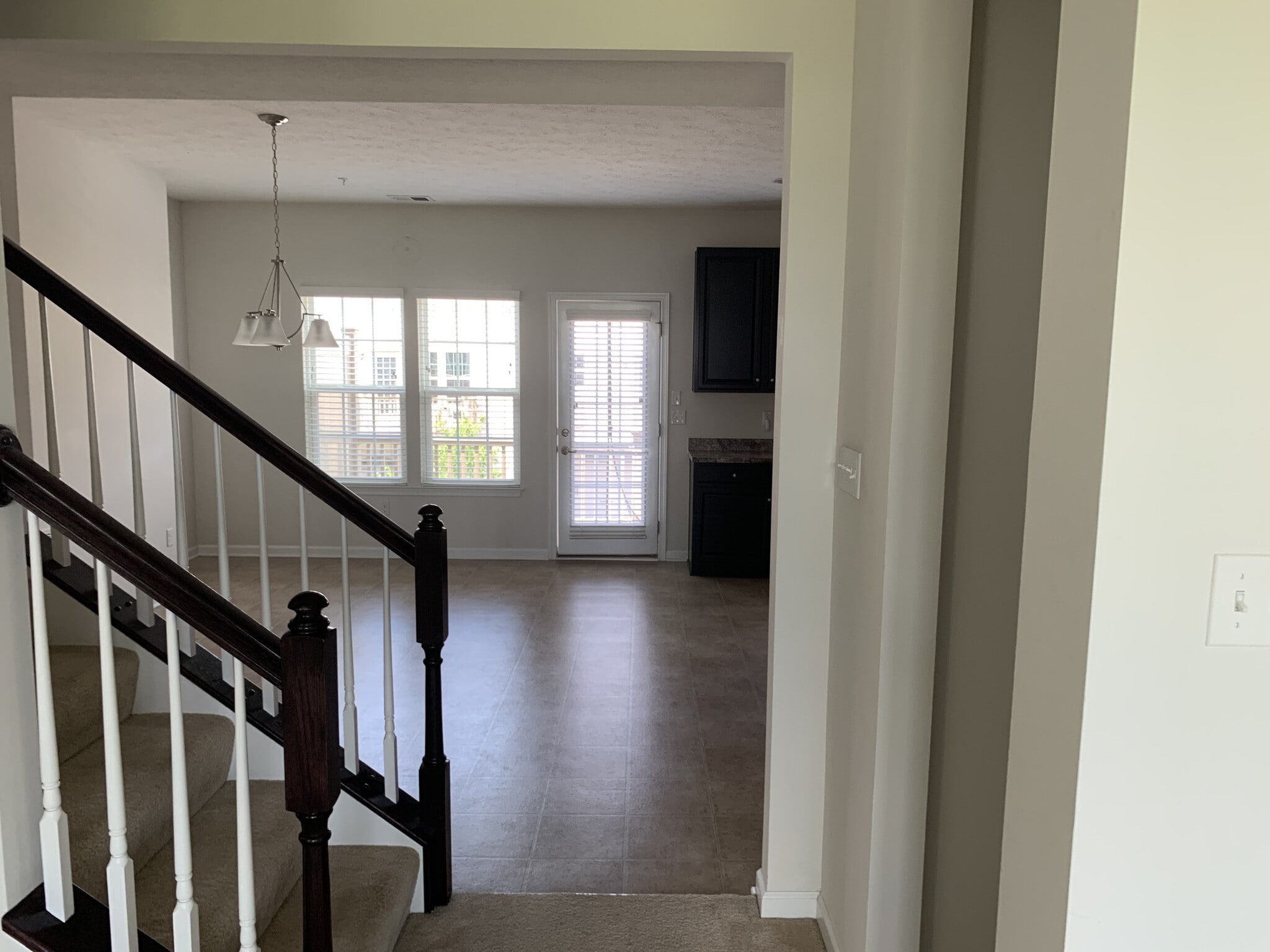 Building Photo - 2703 Pointe View Dr