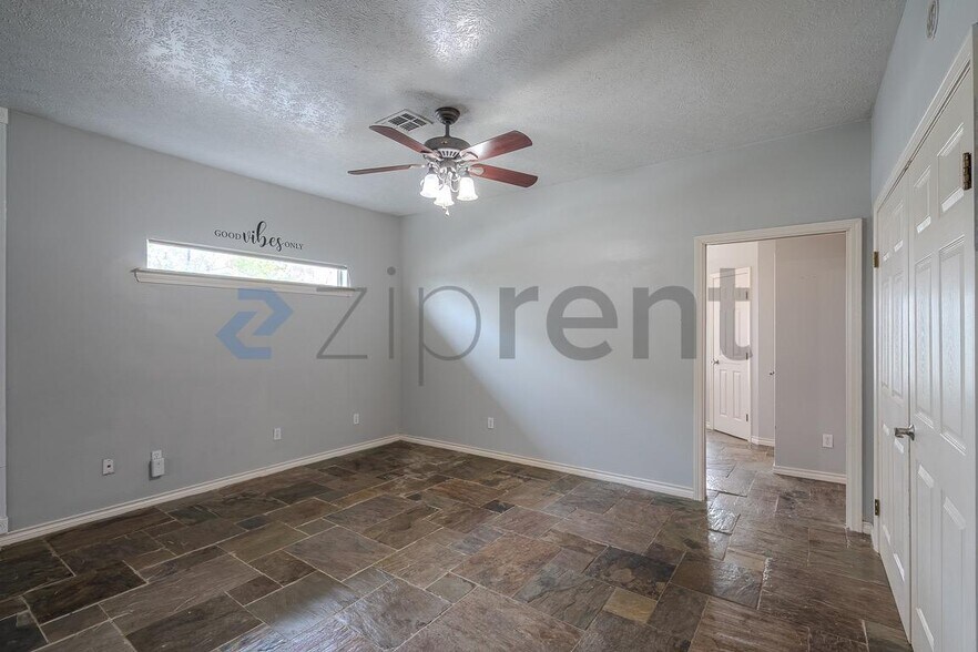 Building Photo - 7934 Round Rock Dr