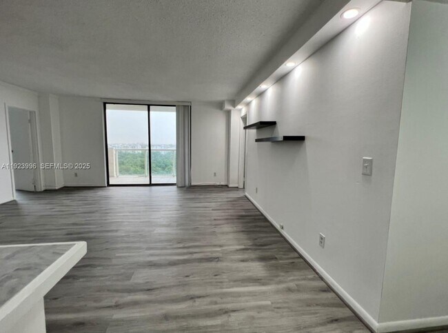 Building Photo - 13499 Biscayne Blvd
