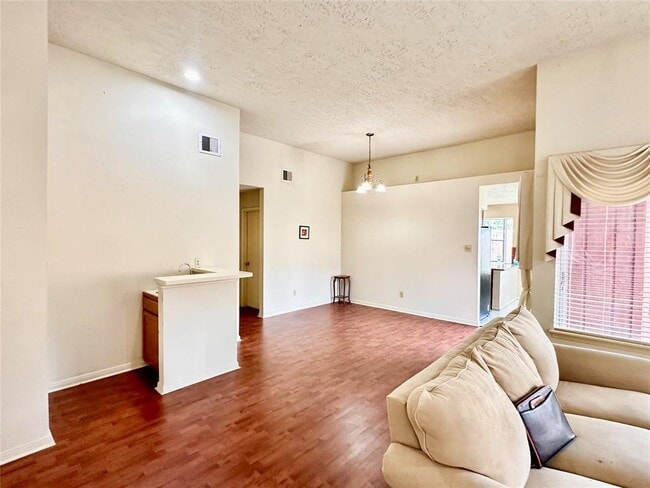 Building Photo - 7818 Chinon Cir
