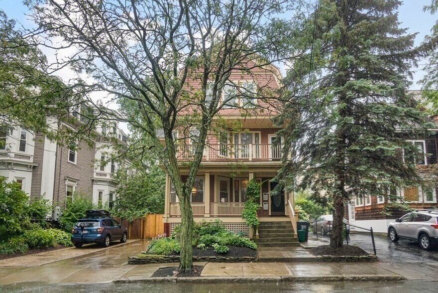 Building Photo - 38 Russell St