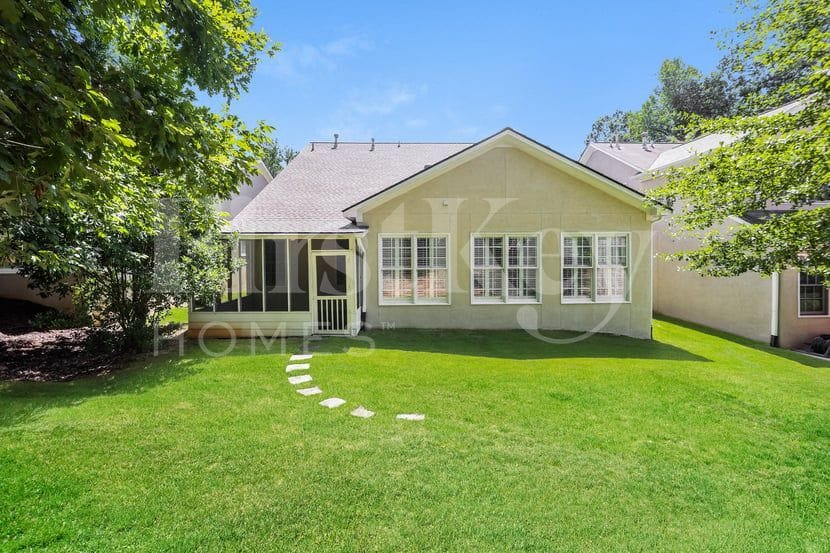 Building Photo - 17 Arbor Way