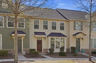 Building Photo - 3 Bed/2.5 Bath Townhouse for RENT!